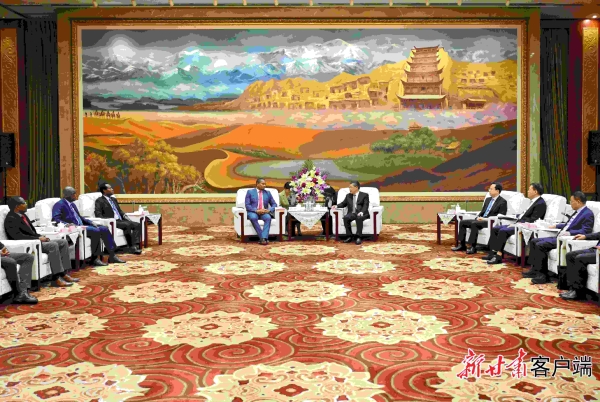 任振鹤会见牙买加农业、渔业和矿业部部长弗洛伊德·格林一行